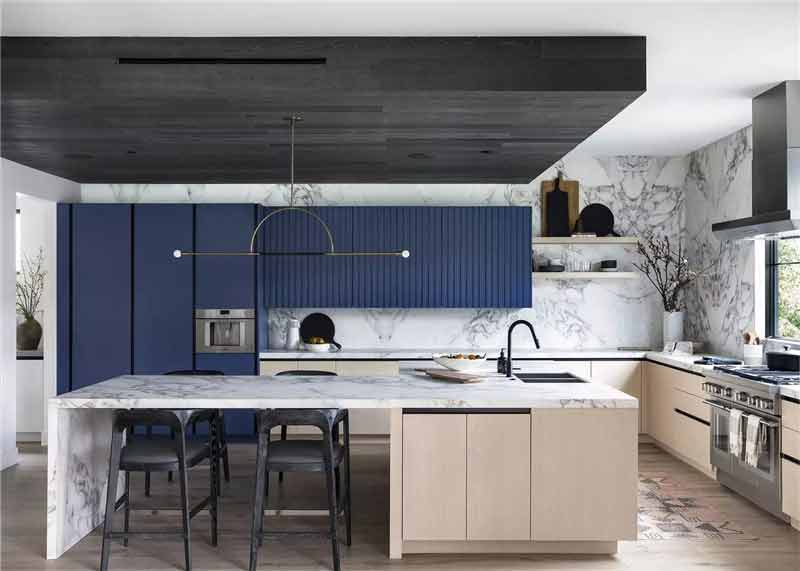 Quartz Countertop Gives a Bigger And Better Look To Your Kitchen