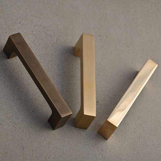 Cabinet Hardware Trends for 2025: What's In and What's Out 6 e25de077840ca04a2035ef2055126ff1