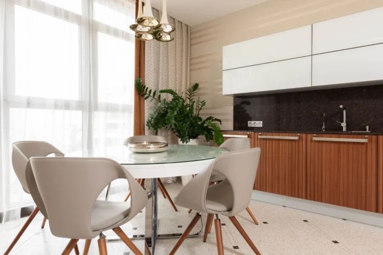 table-with-chairs-in-kitchen
