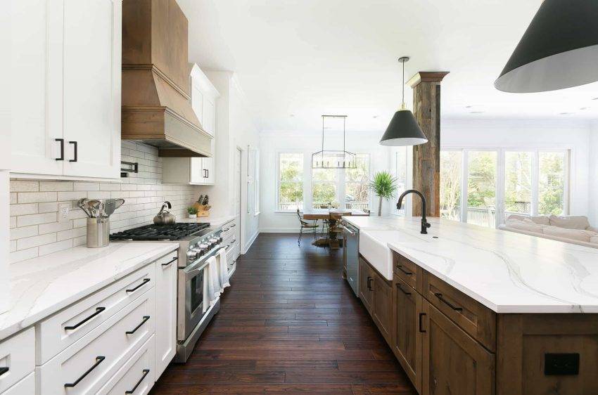 Farmhouse White Shaker Kitchen Cabinet with Island