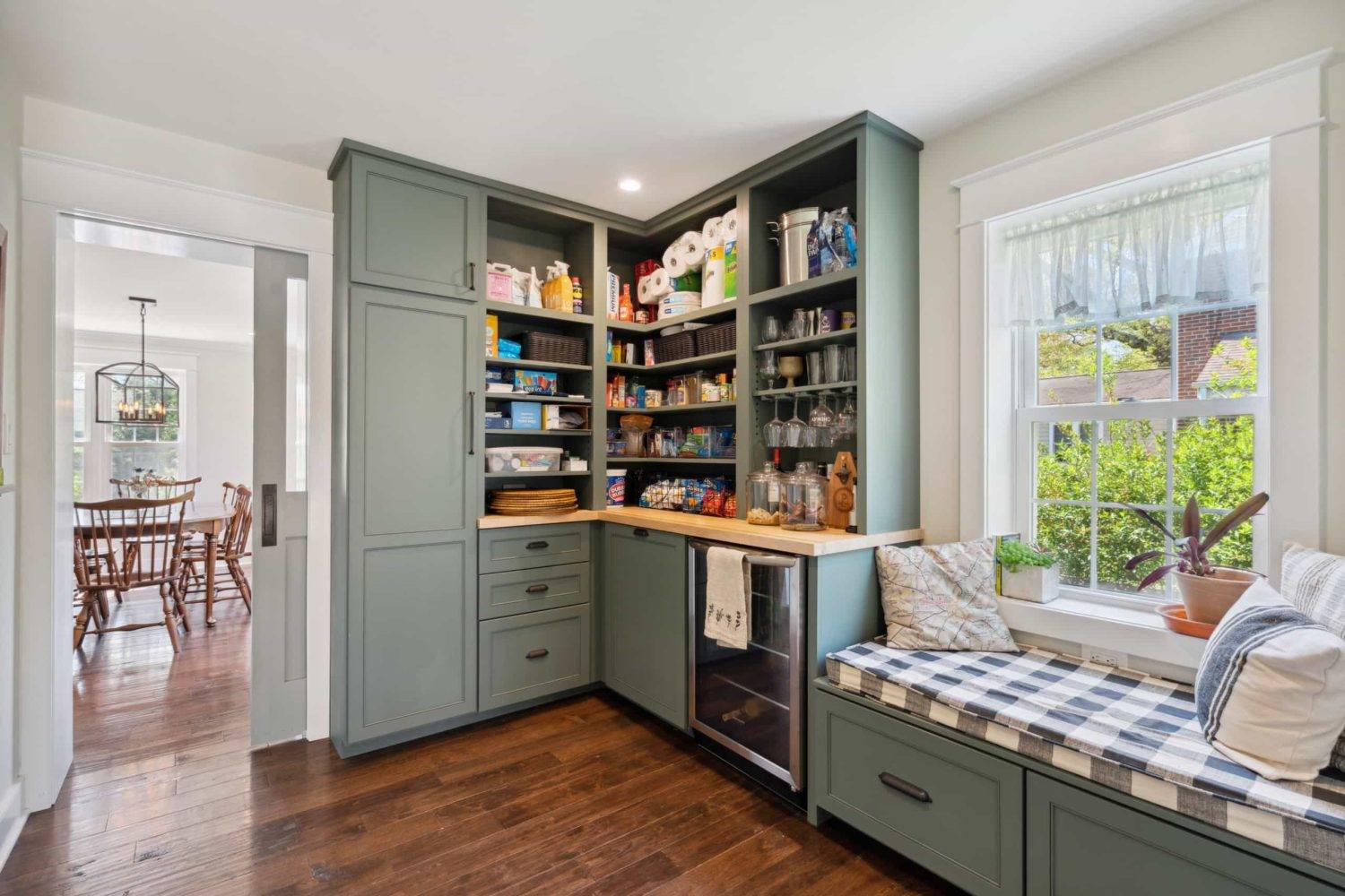 European-Style-Pantries-Pantry Towers