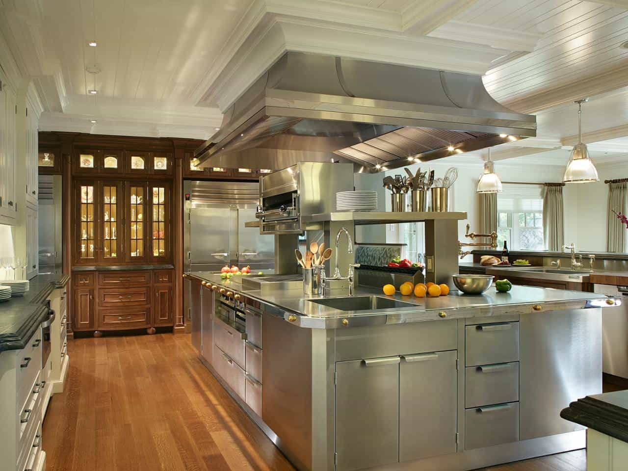 Laminate countertops with stainless steel cabinets