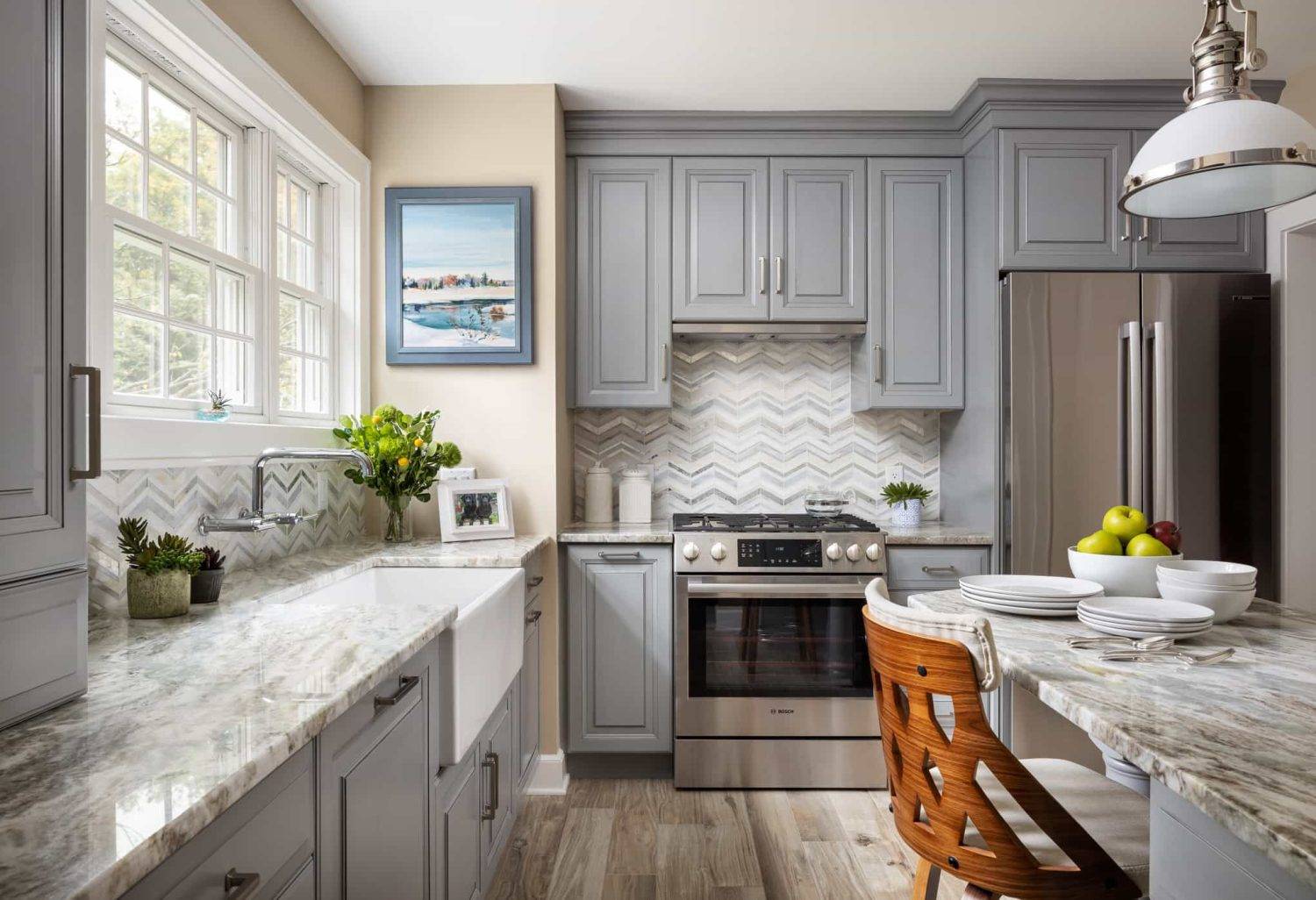 Metal pulls and hardware on quartz cabinets
