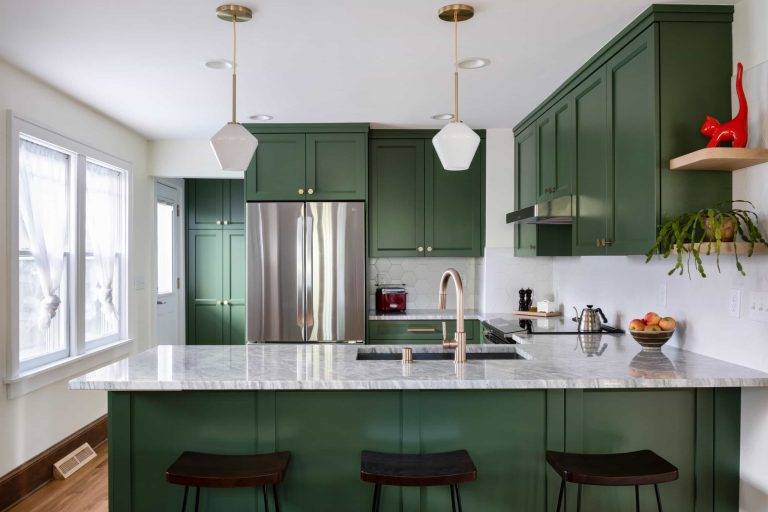 green-kitchen-cabinets-color