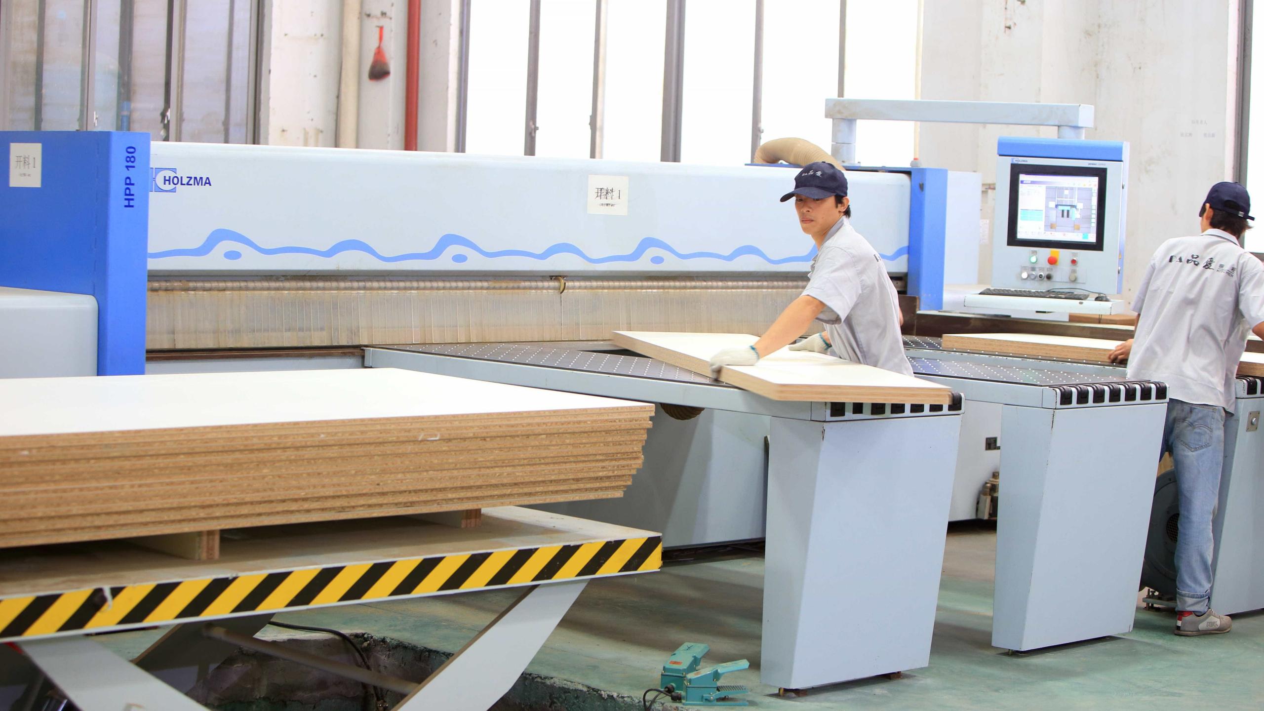 German Holzma cutting machine for cabinets
