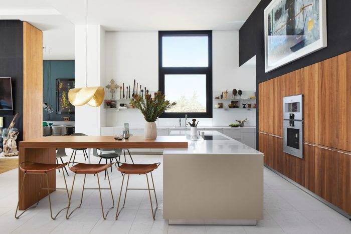 Contemporary L-Shaped Kitchen Island