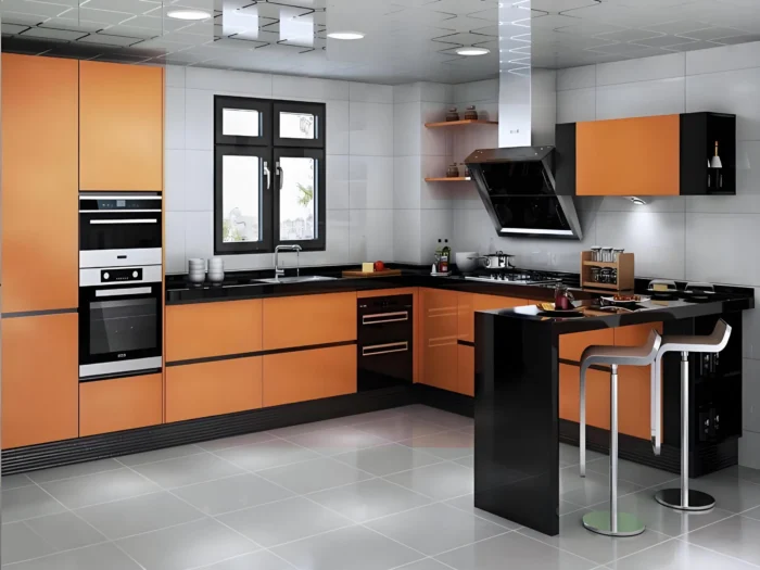 Utilice gabinetes de color naranja en una cocina compacta
