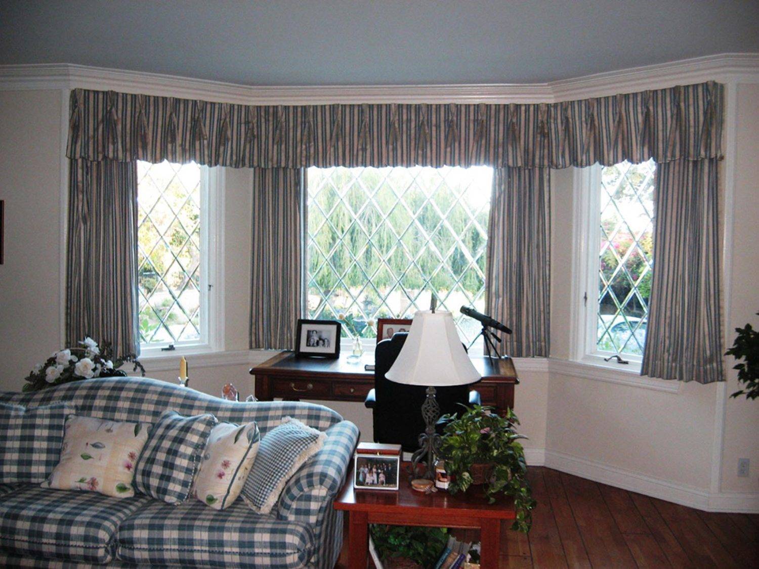 bay window designs in a living room