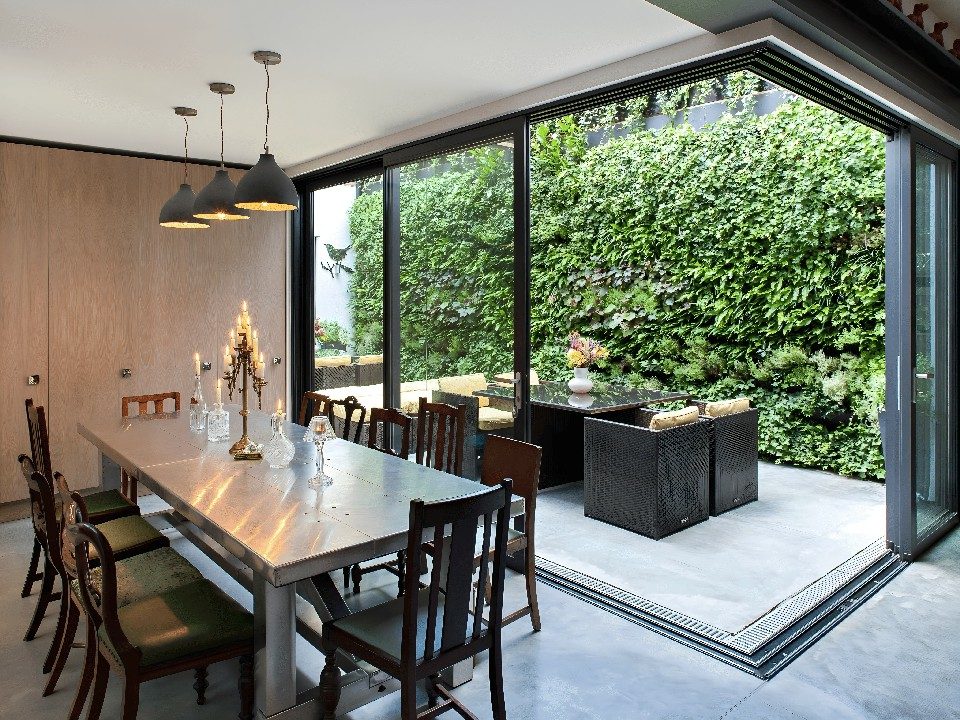 PA's black aluminum sliding doors