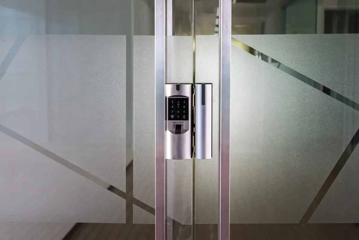 Exploring Electronic Glass Doors: Innovations, Benefits, and Considerations 4 smart-lock-for-commercial-eletronic-glass-doors